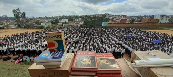 2022 : Remise de livres au collège Andranov à Fianarantsoa