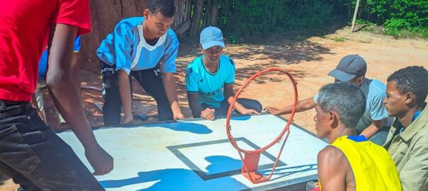 Elèves et professeurs au travail